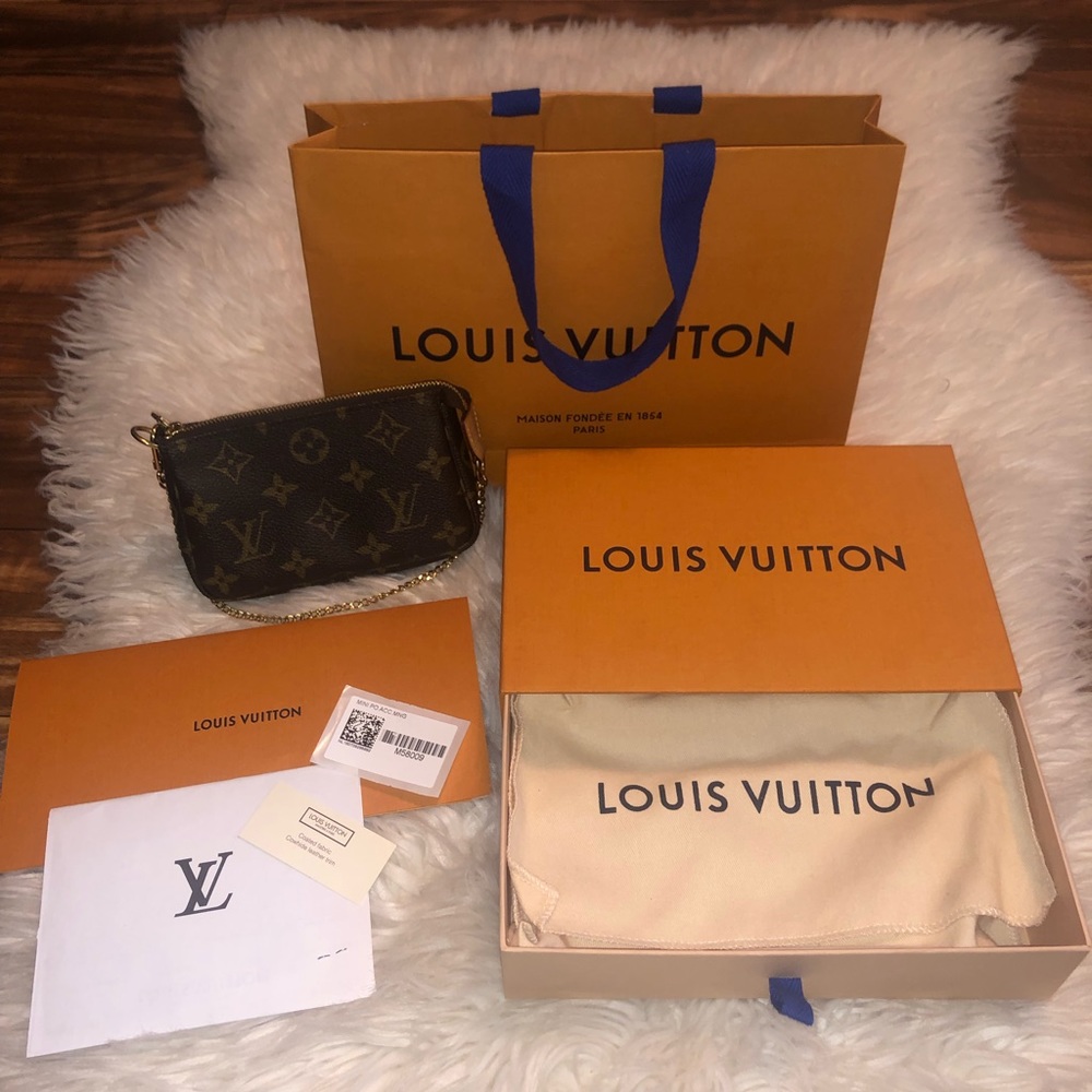 AUTHENTIC LV Mini Pochette